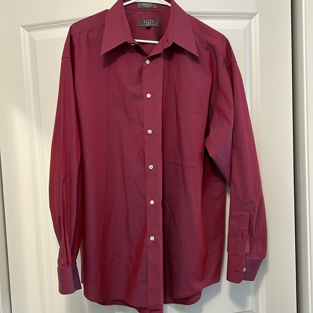 Men’s crazy horse hundred percent cotton dress shirt.